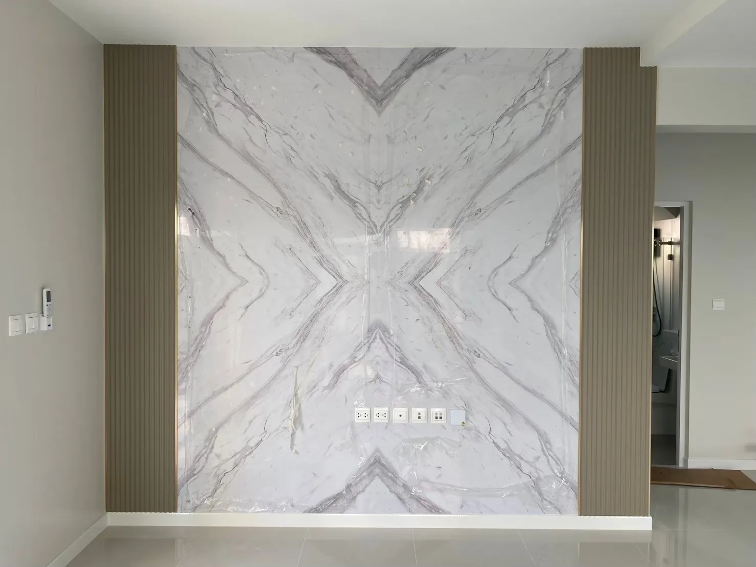 Wallah Brand แผ่นผนังลายไม้ ไม้ระแนงตกแต่งผนัง WPC ผนังตกแต่งภายใน